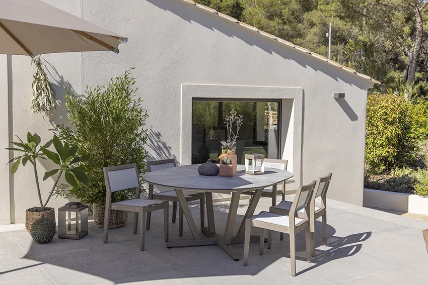 JEPARA Table ronde extensible 135/185X135 teck DT HPL béton ciré